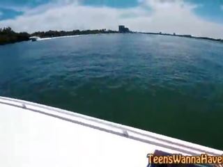 Réel ado baisée sur yacht