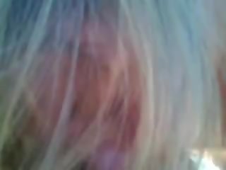 Blond milf puhumine tema mans riist sisse a tagahoov