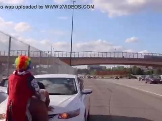 Gibby la clown baise juteux tee sur atlanta’s plus populaire highway