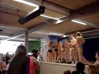 Tanskalainen korkea koulu tytöt strippaus sisään silkeborg gy