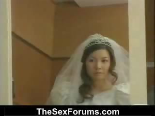 Mariage filles caressing